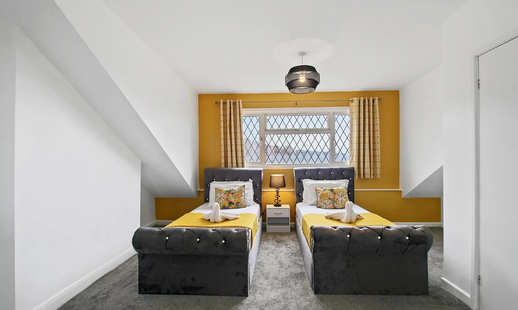 Home In Woodhouse, Leeds Leeds